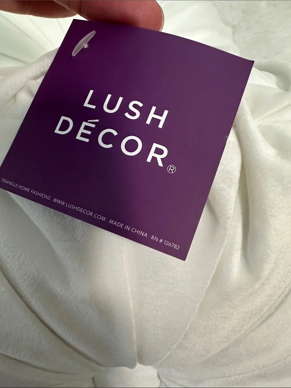 🥕 NWT Set of 2 Lush Decor 15” Round Velvet Throw Pillows
